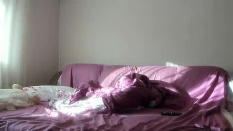 Issabelle online show from April 19, 4:56 am