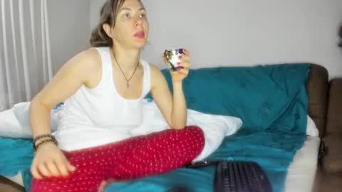 Snapshot of issabelle_69 chatting on February 13, 5:37 am Issabelle online show from February 13, 5:37 am