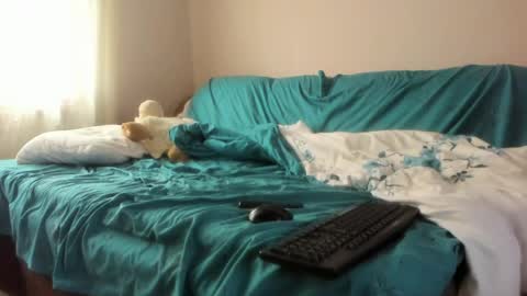 Issabelle online show from April 1, 6:03 am