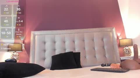 Isabelle online show from December 3, 1:13 pm