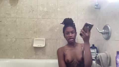 Snapshot of its5iveam chatting on January 8, 7:13 pm 5ive AM online show from January 8, 7:13 pm