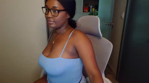 itsanna_b online show from July 7, 7:23 am