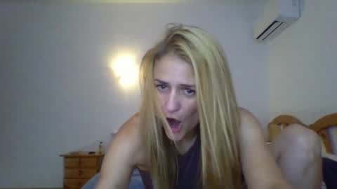 itsmekrissy online show from April 13, 10:05 am