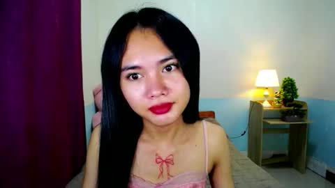 Snapshot of itsmeloveypinay chatting on October 25, 7:43 pm itsmeloveypinay online show from October 25, 7:43 pm