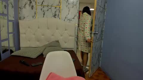 Itsuki N online show from November 8, 1:05 pm