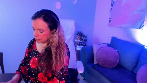 Ivonne online show from April 14, 1:11 pm