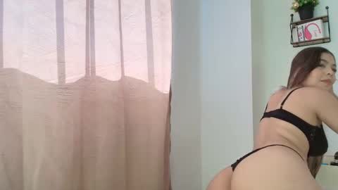 Snapshot of izabellasweet chatting on January 7, 3:23 pm Izabella online show from January 7, 3:23 pm