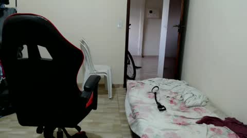 IzaMrtns online show from March 3, 8:32 am