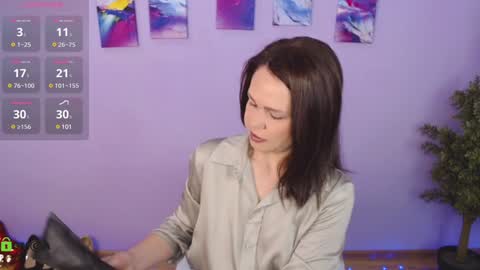 Snapshot of izzy_cam chatting on January 19, 5:26 am Queen of nylon Victoria online show from January 19, 5:26 am