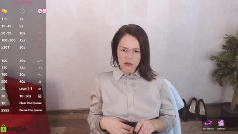 Queen of nylon  Victoria online show from November 12, 5:27 am