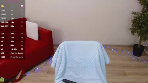 Queen of nylon  Victoria online show from March 23, 8:31 am