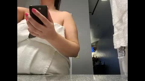 izzypopxoxo online show from February 8, 9:40 pm