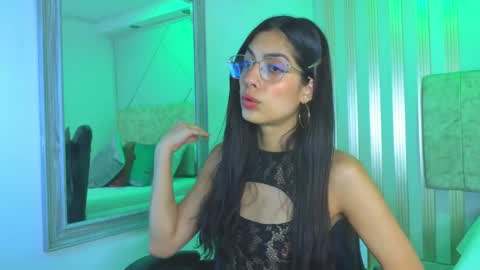 j_belle_ online show from April 17, 12:51 pm