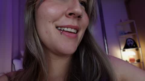 Linda Sofia help me get to 100 thumbs up online show from April 6, 4:46 am