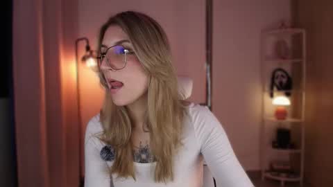 Linda Sofia help me get to 100 thumbs up online show from November 30, 5:00 am