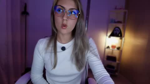 Linda Sofia help me get to 100 thumbs up online show from April 6, 2:11 am