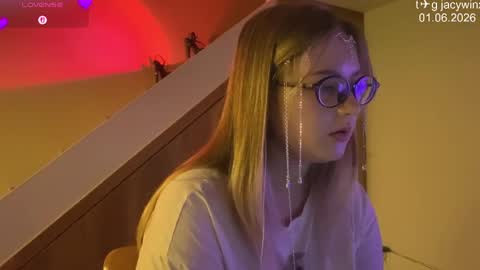 jacywinslat online show from June 1, 9:16 pm