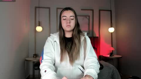Snapshot of jade_vela chatting on October 6, 7:29 pm jade_vela online show from October 6, 7:29 pm