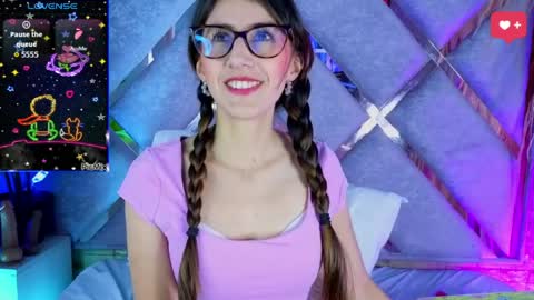 jade white  online show from March 31, 2:28 pm