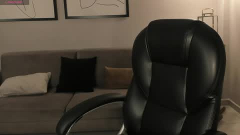 JADE EVANS online show from April 15, 12:11 am