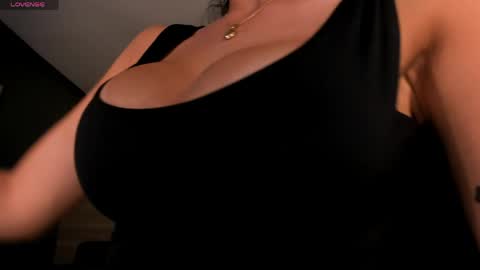 JADE EVANS online show from May 6, 7:18 pm
