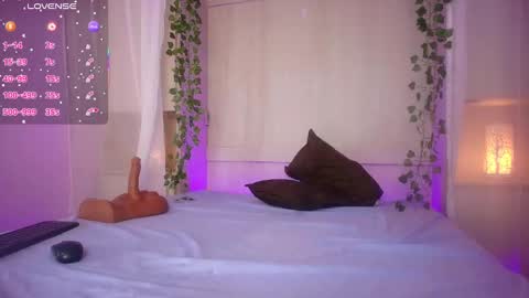 Snapshot of jademuller_ chatting on September 9, 8:08 pm JADE online show from September 9, 8:08 pm