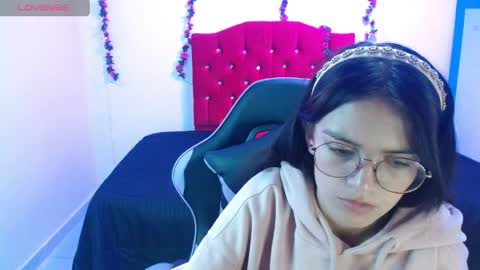 jaide412638 online show from May 1, 9:40 pm