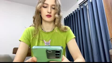 Janie online show from April 10, 5:19 pm