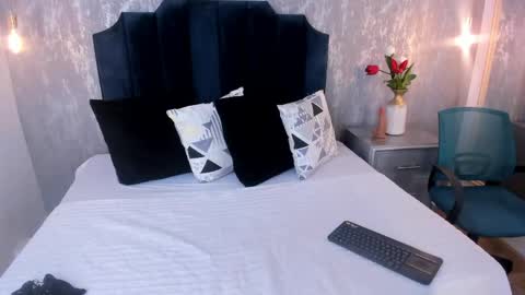 Janna  online show from April 6, 8:10 pm