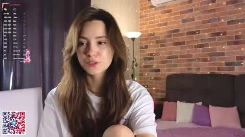 Snapshot of jasmindoroti chatting on October 20, 6:05 am Chloe online show from October 20, 6:05 am