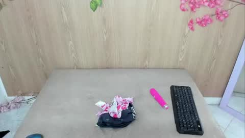 Jenelotizz online show from July 16, 2:27 am