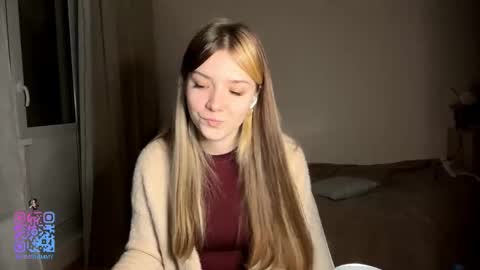 Hey EveryoneIm Kimi  Glad to see you in my room We almost hit 10 Thumb up in one day   online show from February 12, 4:08 pm