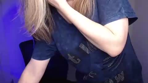 Snapshot of jennifer_moree chatting on September 29, 6:07 am Jennifer online show from September 29, 6:07 am