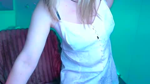 Jennifer online show from March 14, 8:15 am