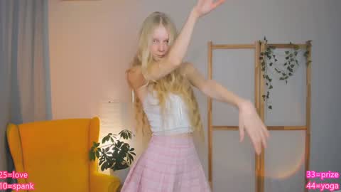 Snapshot of jenny_ames chatting on December 5, 6:33 pm Jenny  online show from December 5, 6:33 pm