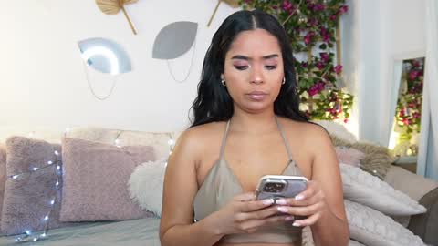 Jenny Roberts online show from February 6, 9:06 pm