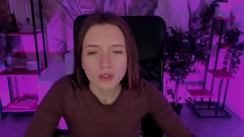 Snapshot of jennydens chatting on December 19, 3:07 am Jenny NO Nude online show from December 19, 3:07 am