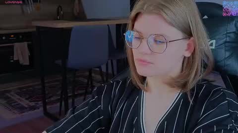  JessieVibes online show from May 9, 4:09 pm