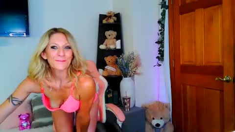 Jessabelle Diamond online show from July 27, 4:59 pm
