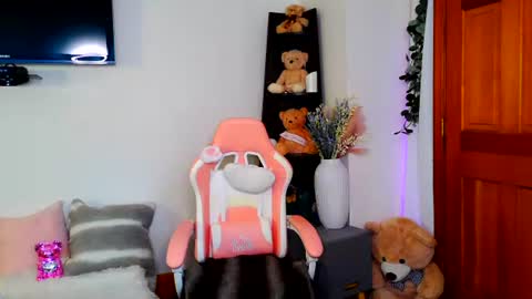 Jessabelle Diamond online show from July 28, 2:13 pm