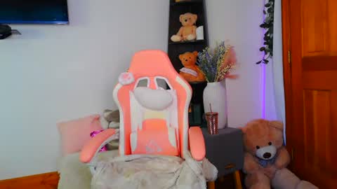 Jessabelle Diamond online show from July 15, 1:16 pm