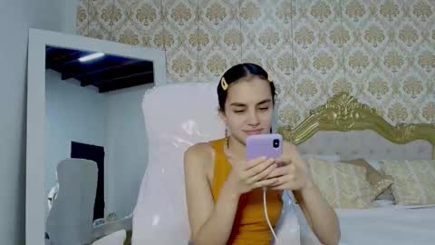 jessb_ online show from October 6, 6:02 pm