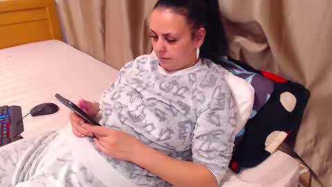 jessiestar3 online show from April 14, 9:15 pm