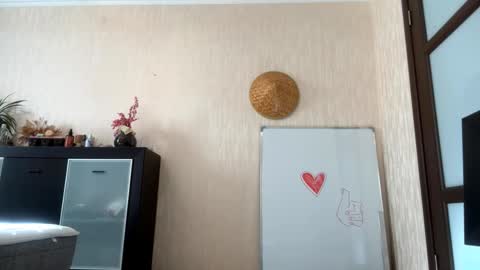 Lynn online show from October 17, 8:28 am