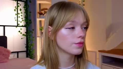 Gwen online show from March 25, 8:12 pm