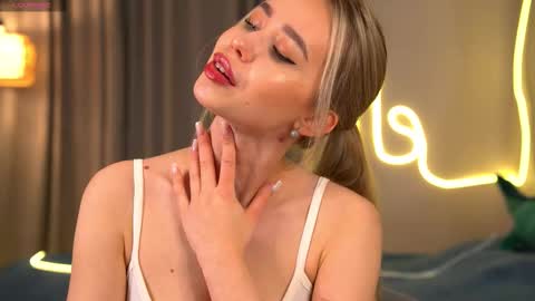 Jenny online show from November 9, 8:32 am