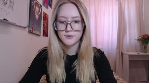 joan_kiss online show from April 12, 8:28 am