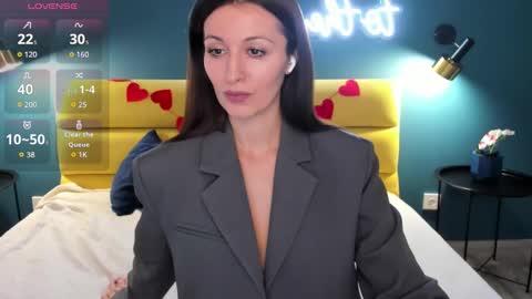 Joan online show from March 5, 8:32 am