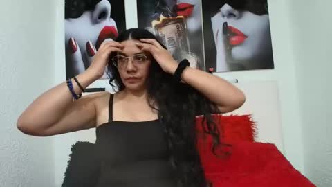 johana_collins online show from February 10, 2:31 pm