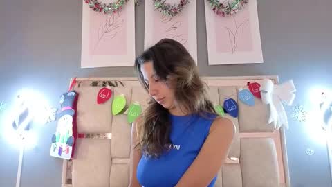 jolie_lov online show from December 3, 2:19 pm